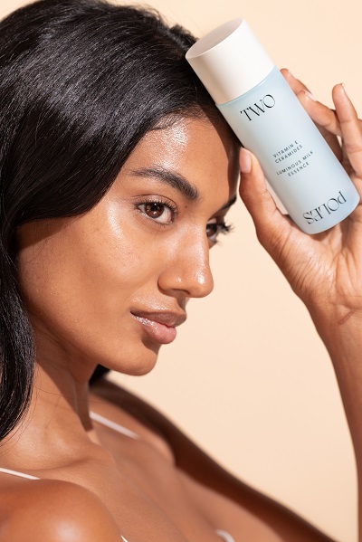 TWO POLES LUMIOUS MILK